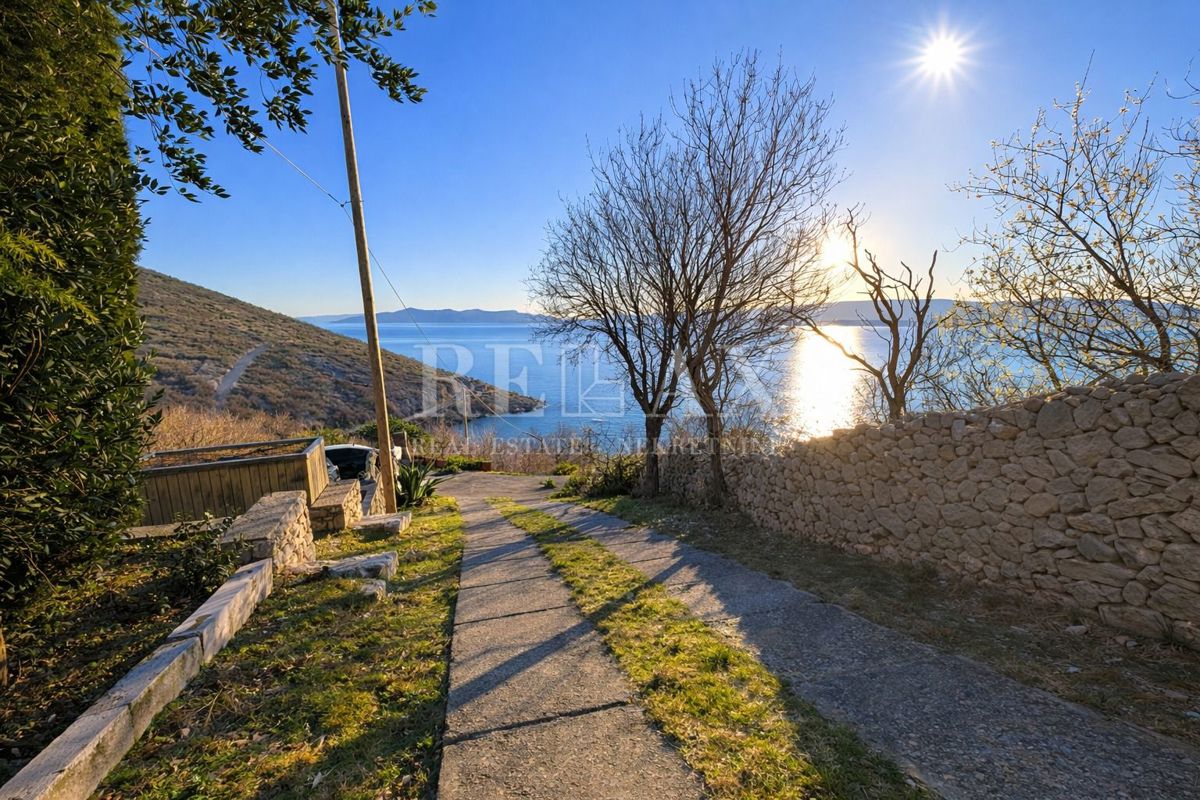 Senj, Bunica - kamnita hiša