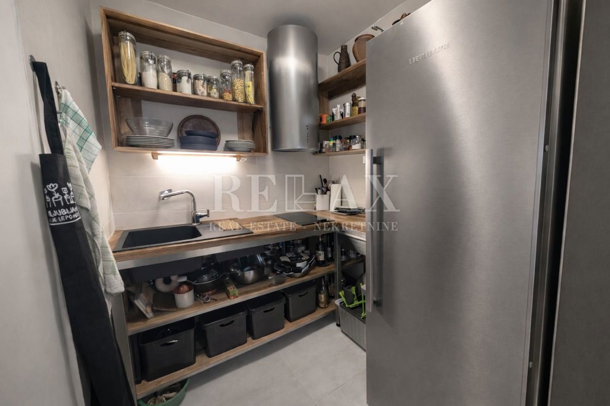 Senj, Bunica - kamnita hiša