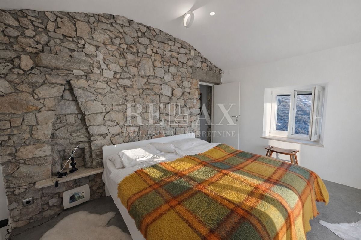 Senj, Bunica - kamnita hiša