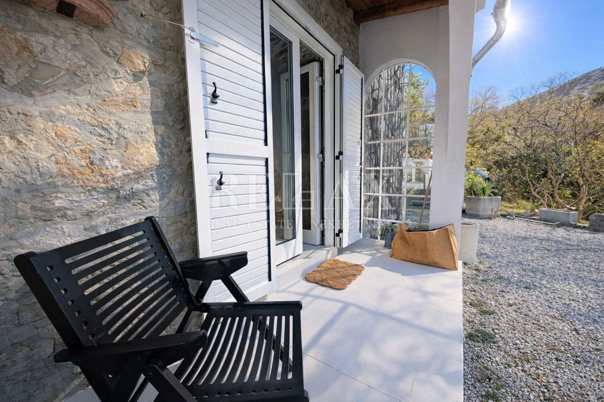 Senj, Bunica - kamnita hiša