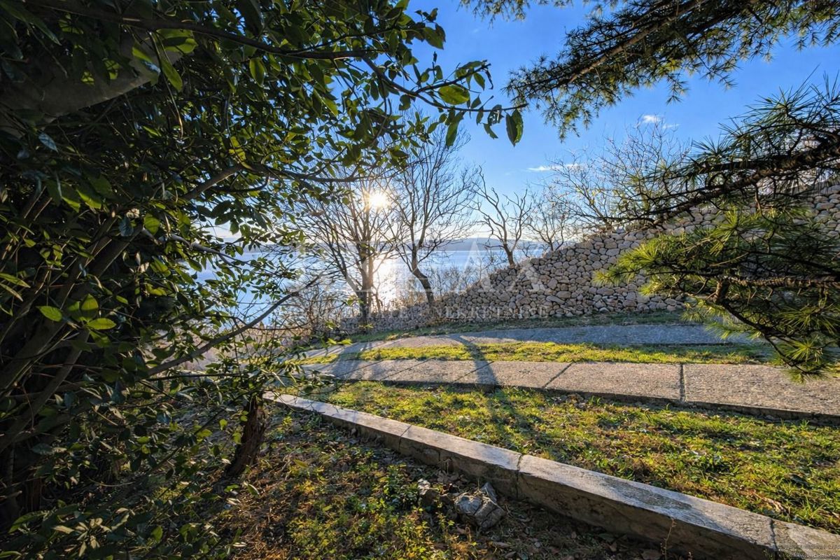 Senj, Bunica - kamnita hiša