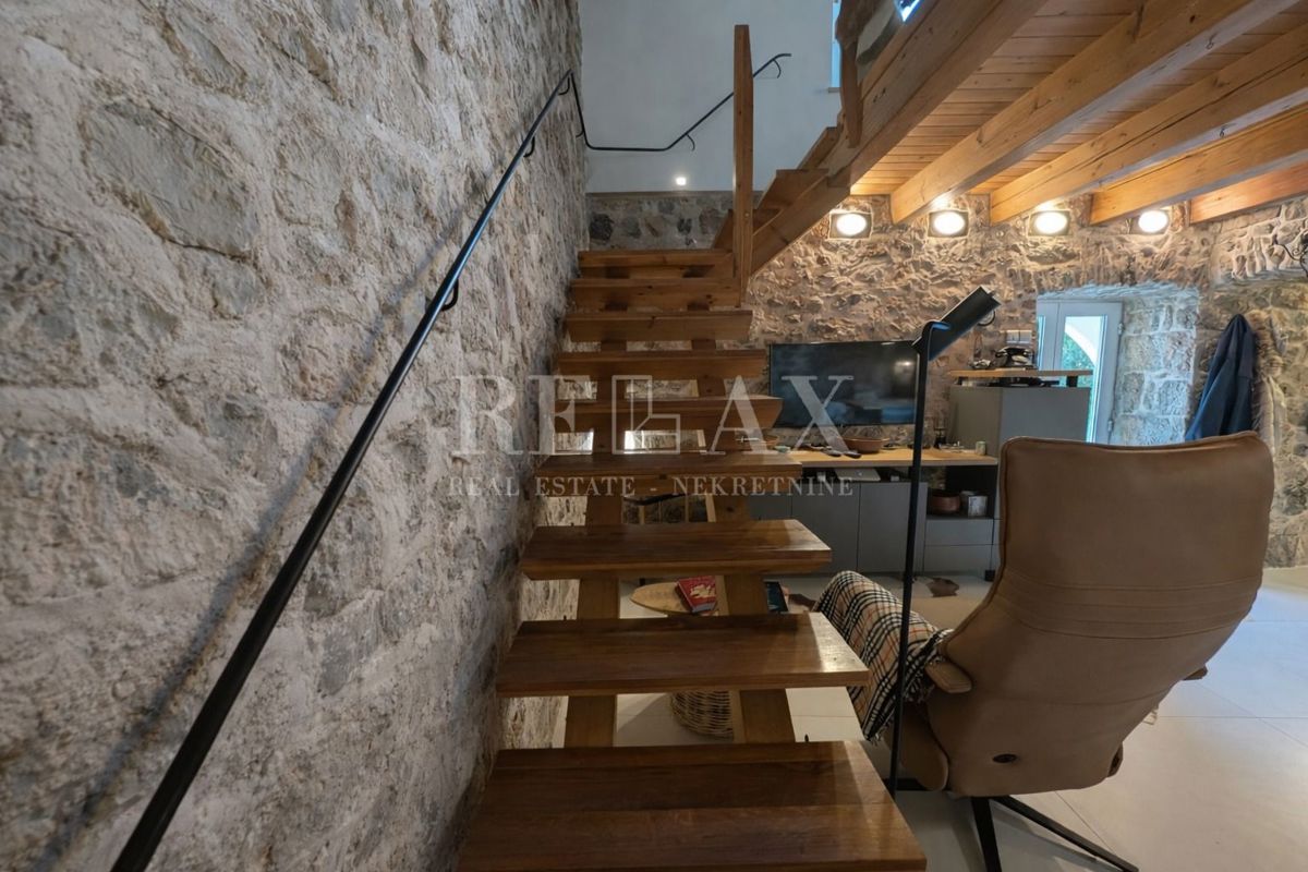 Senj, Bunica - kamnita hiša