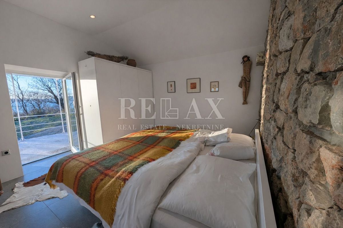 Senj, Bunica - kamnita hiša