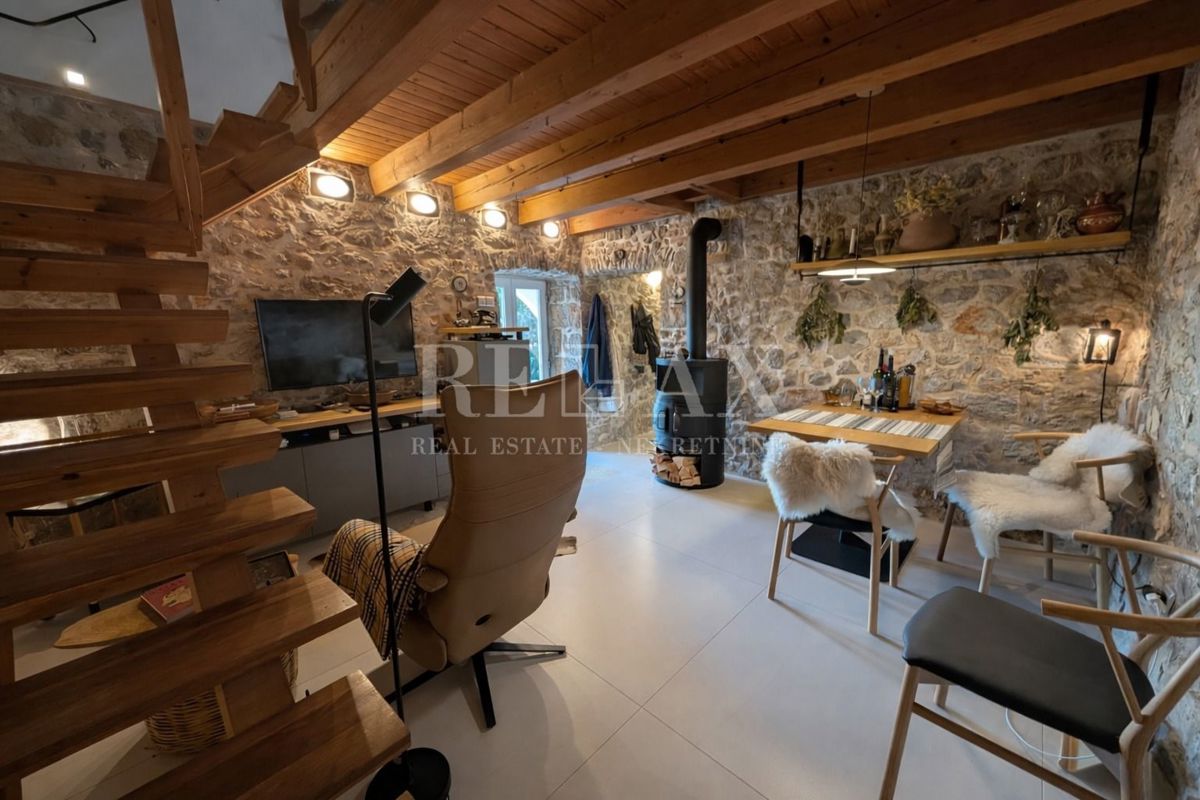 Senj, Bunica - kamnita hiša