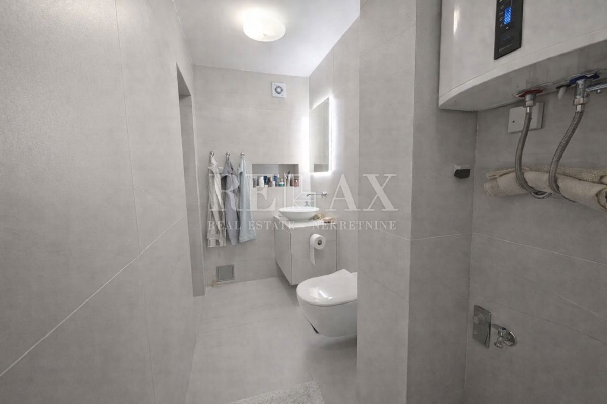 Senj, Bunica - kamnita hiša