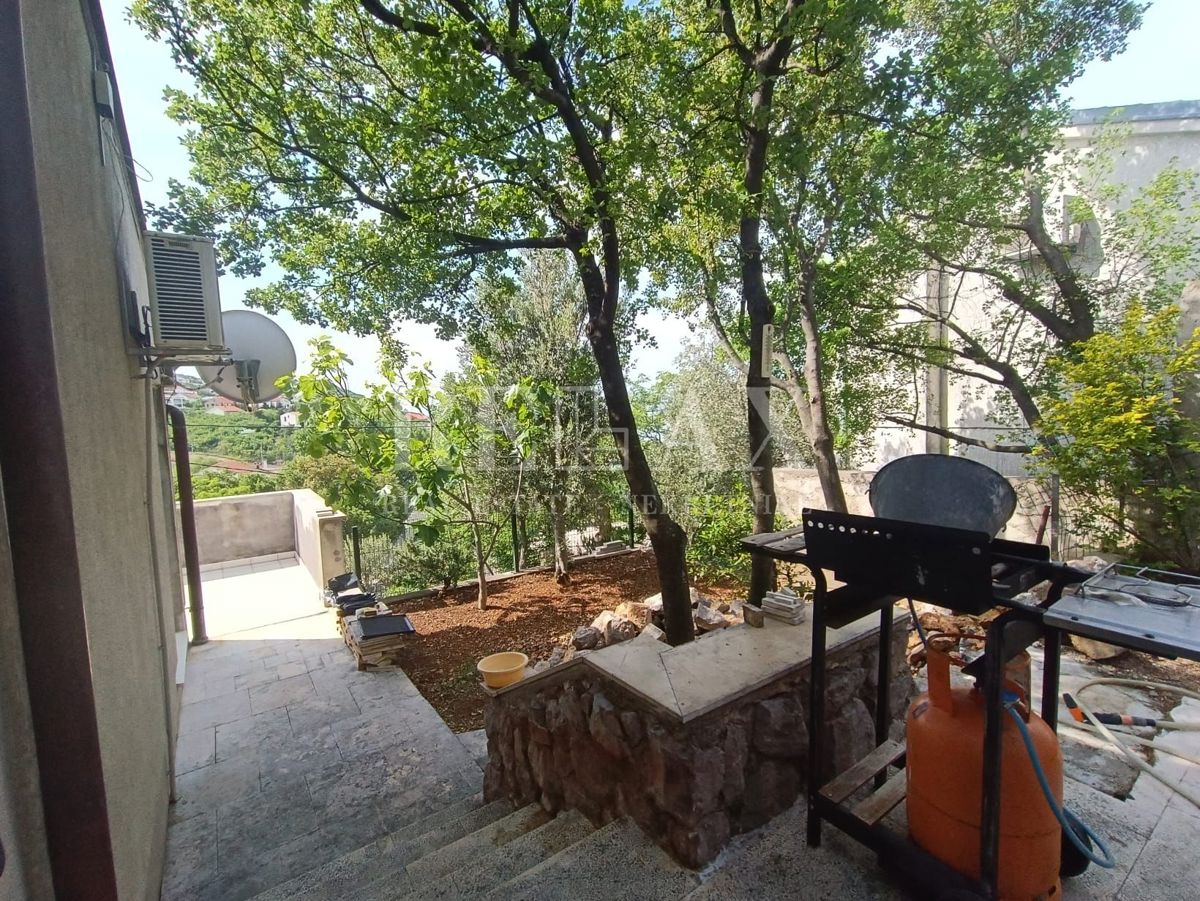 NOVI VINODOLSKI, KLENOVICA - Hiša s čudovitim vrtom