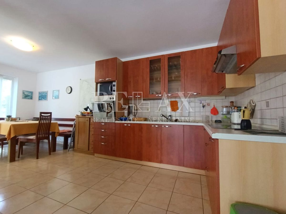 NOVI VINODOLSKI, KLENOVICA - Hiša s čudovitim vrtom