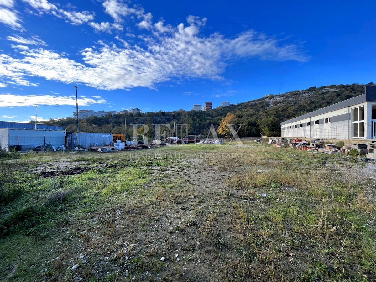 NOVI VINODOLSKI - Zemljišče 1000 m2 v poslovni coni