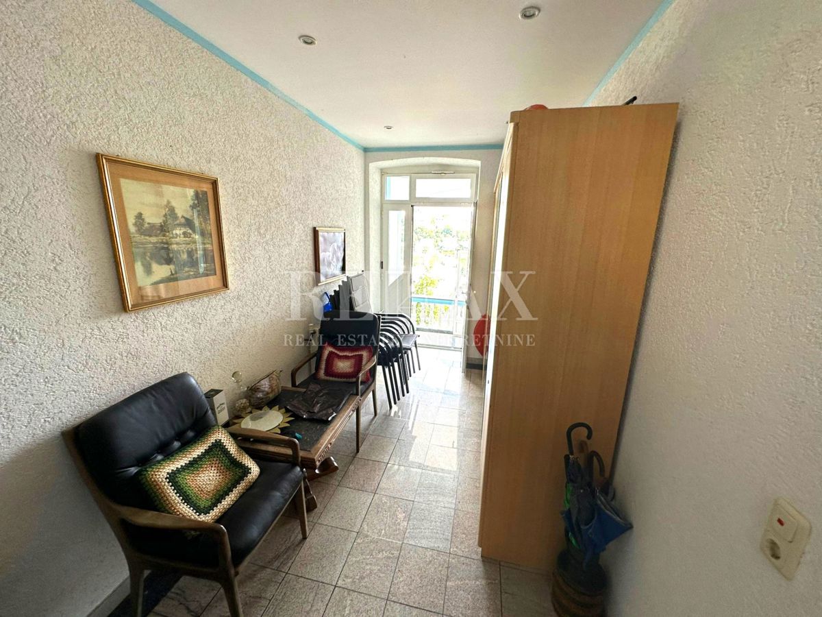 Crikvenica - Hiša v širšem centru s 7 apartmaji