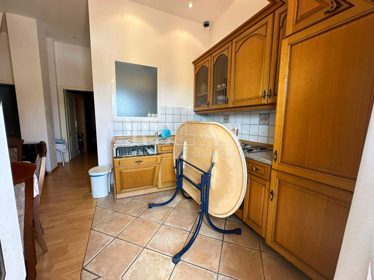 Crikvenica - Hiša v širšem centru s 7 apartmaji