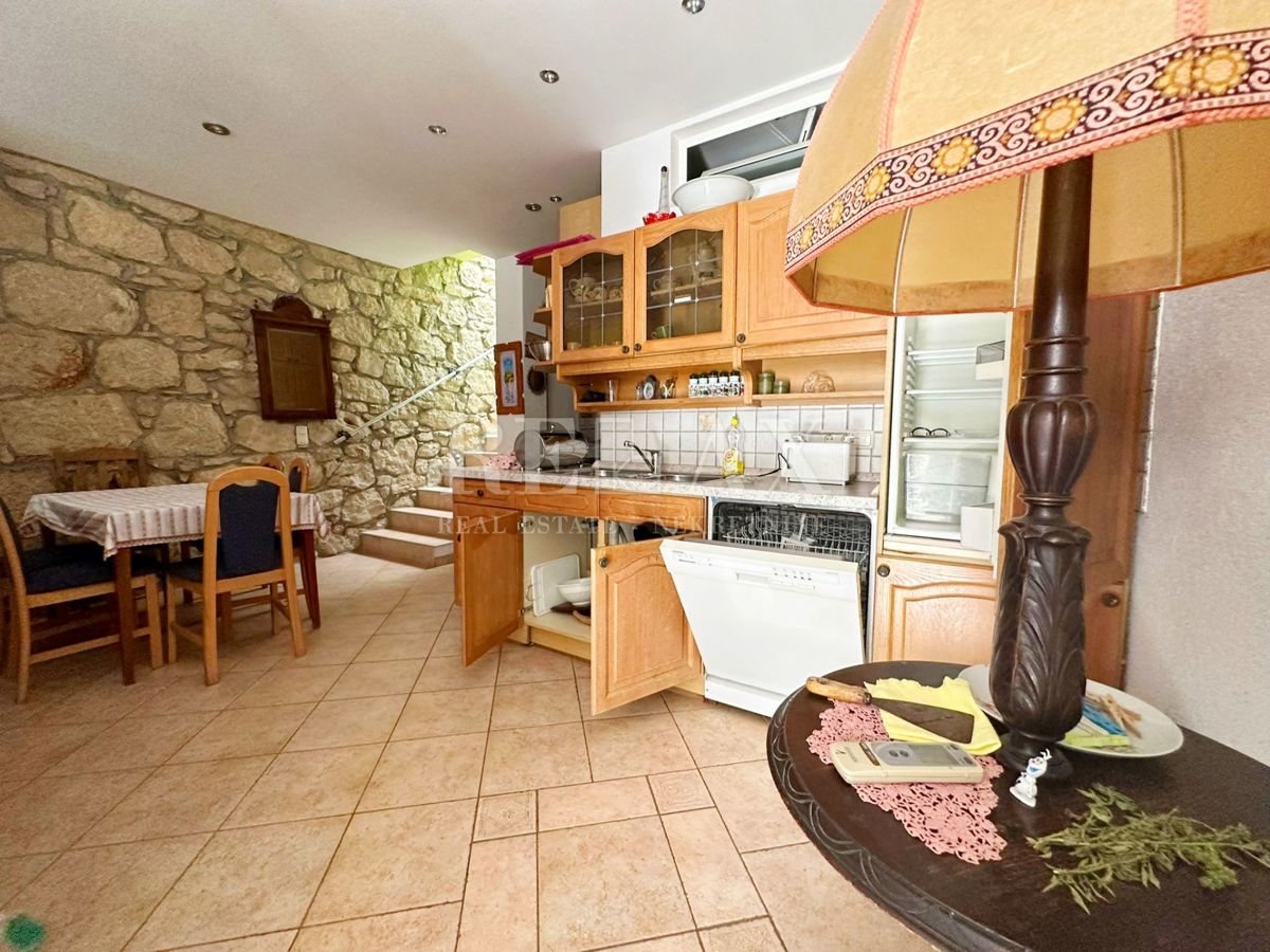 Crikvenica - Hiša v širšem centru s 7 apartmaji