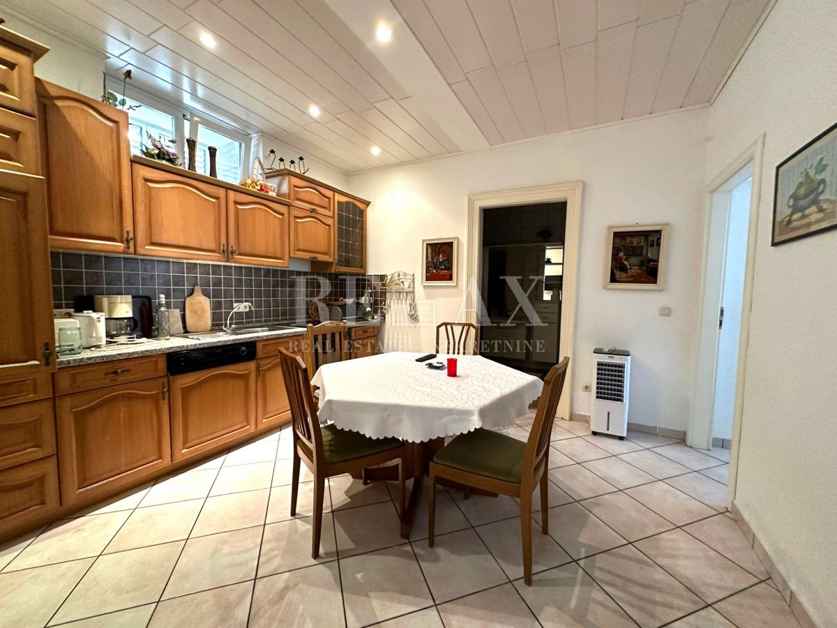 Crikvenica - Hiša v širšem centru s 7 apartmaji