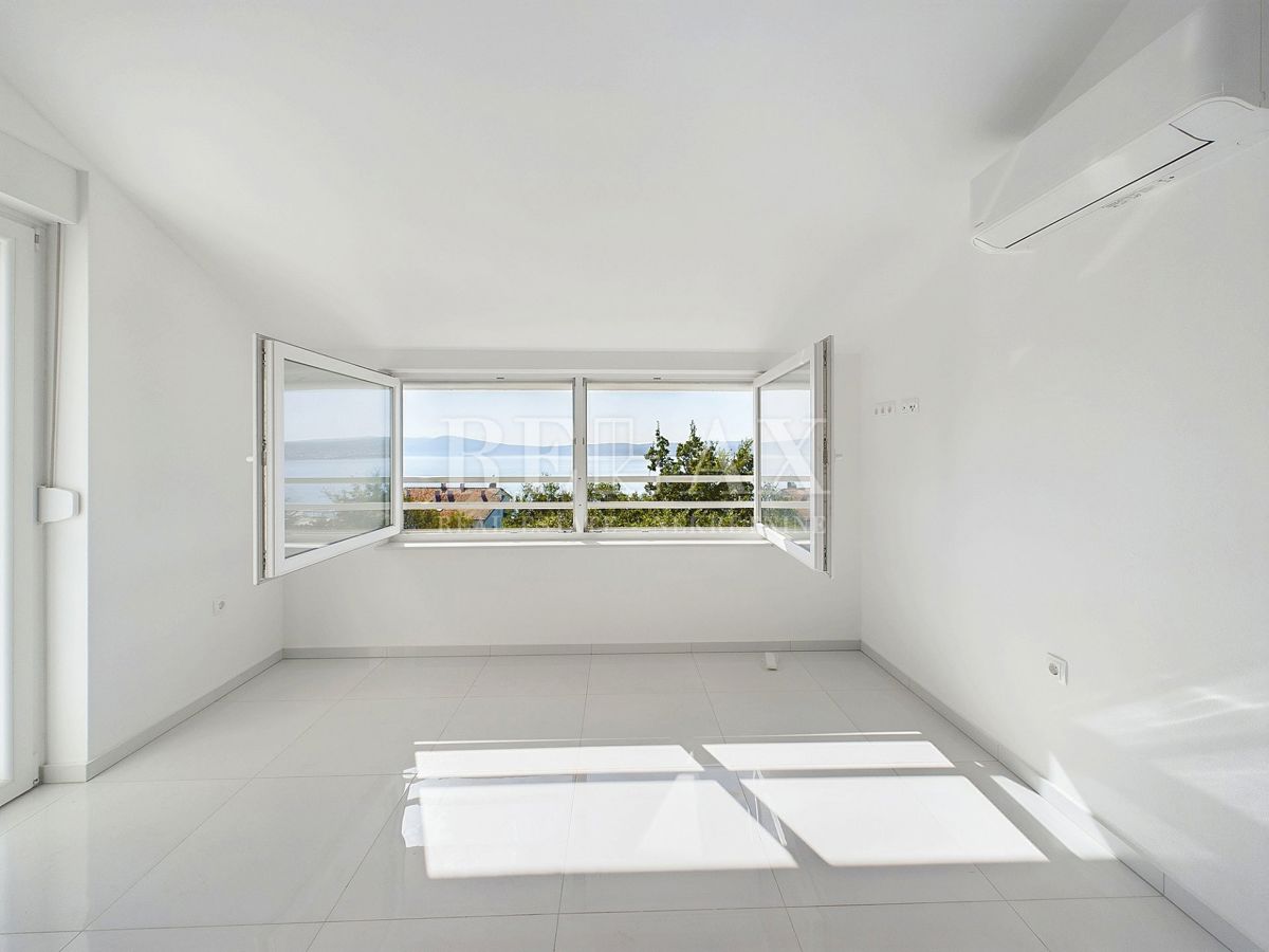Crikvenica - dvoetažni apartma s pogledom na morje