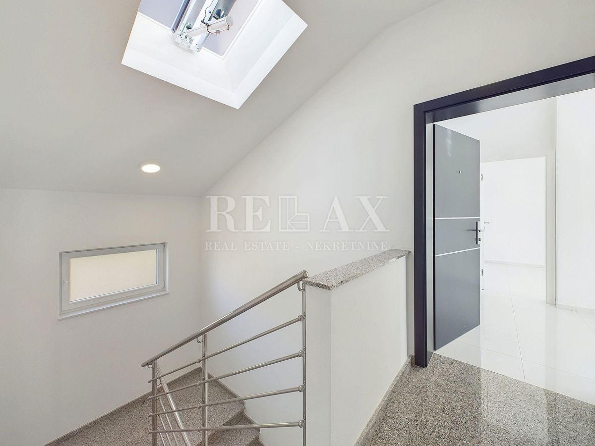 Crikvenica - dvoetažni apartma s pogledom na morje