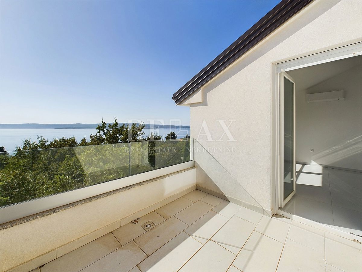 Crikvenica - dvoetažni apartma s pogledom na morje