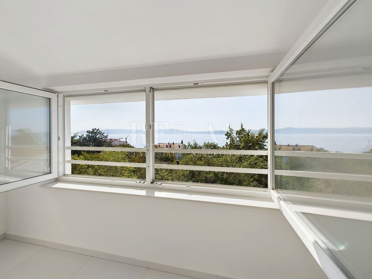 Crikvenica - dvoetažni apartma s pogledom na morje
