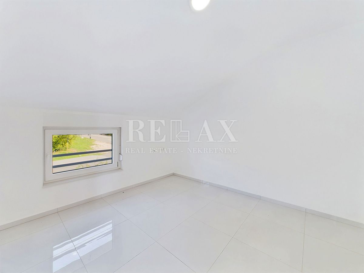 Crikvenica - dvoetažni apartma s pogledom na morje