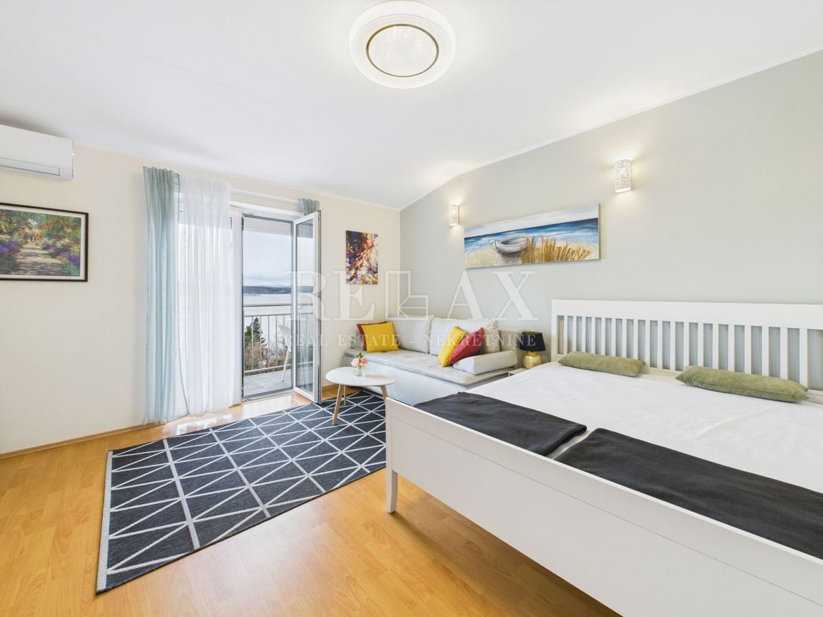 Crikvenica - prenovljen apartma, 100 m od morja