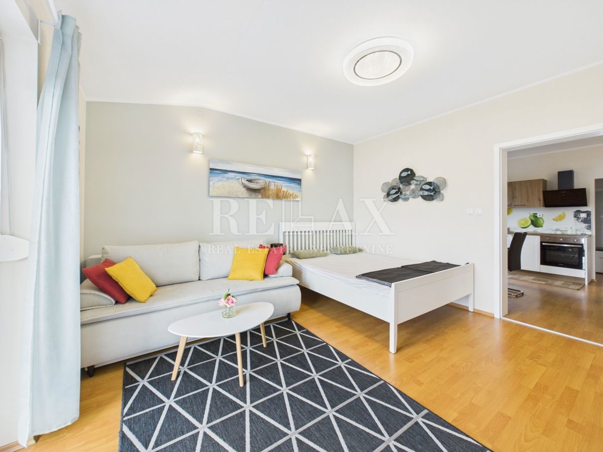 Crikvenica - prenovljen apartma, 100 m od morja