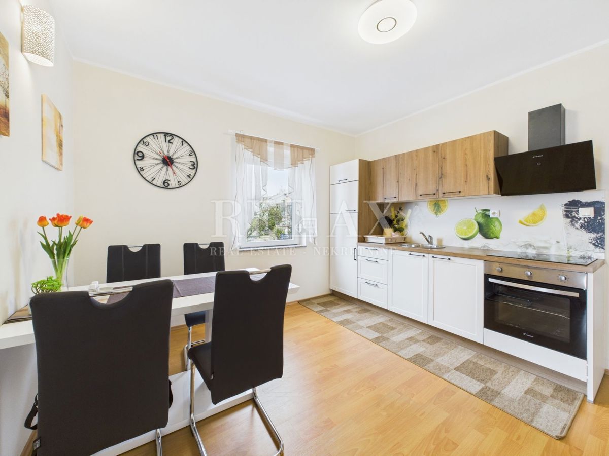 Crikvenica - prenovljen apartma, 100 m od morja