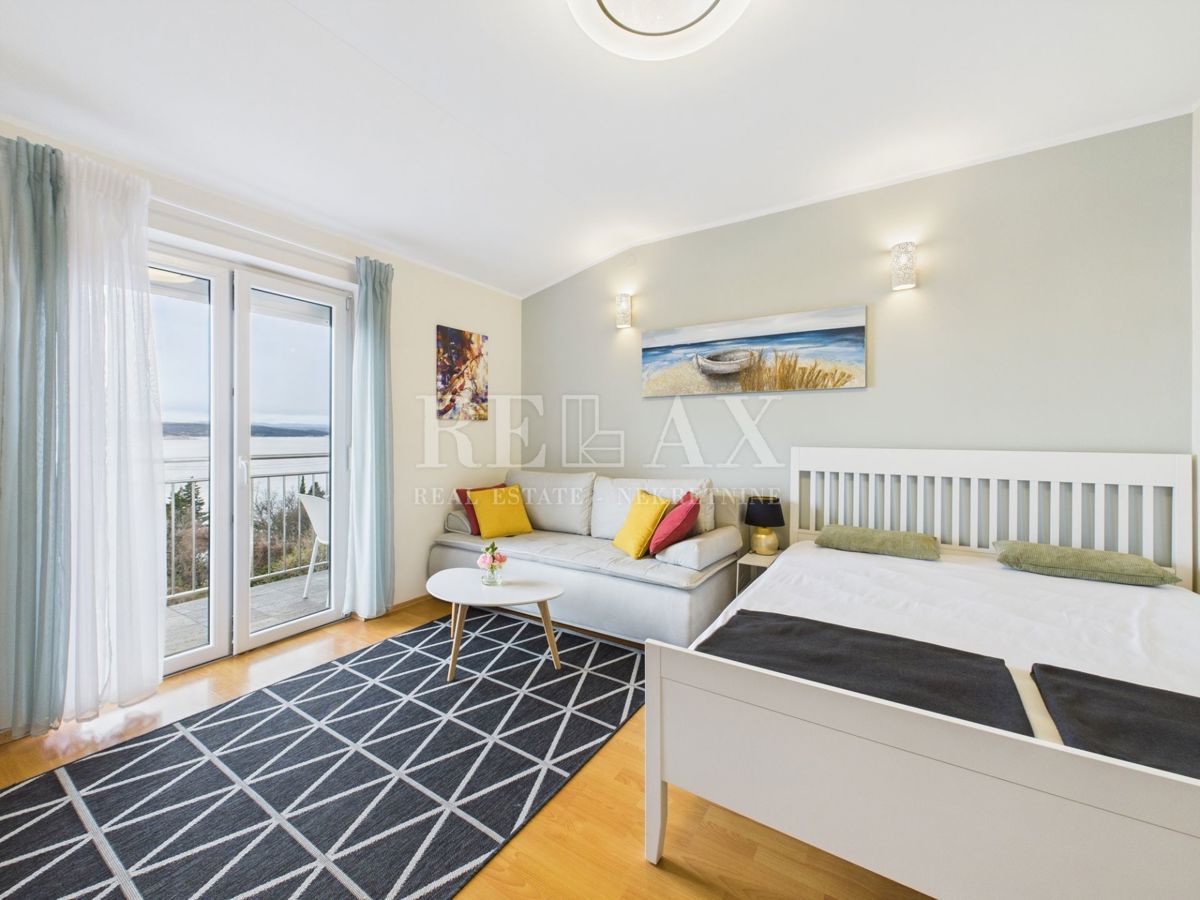 Crikvenica - prenovljen apartma, 100 m od morja