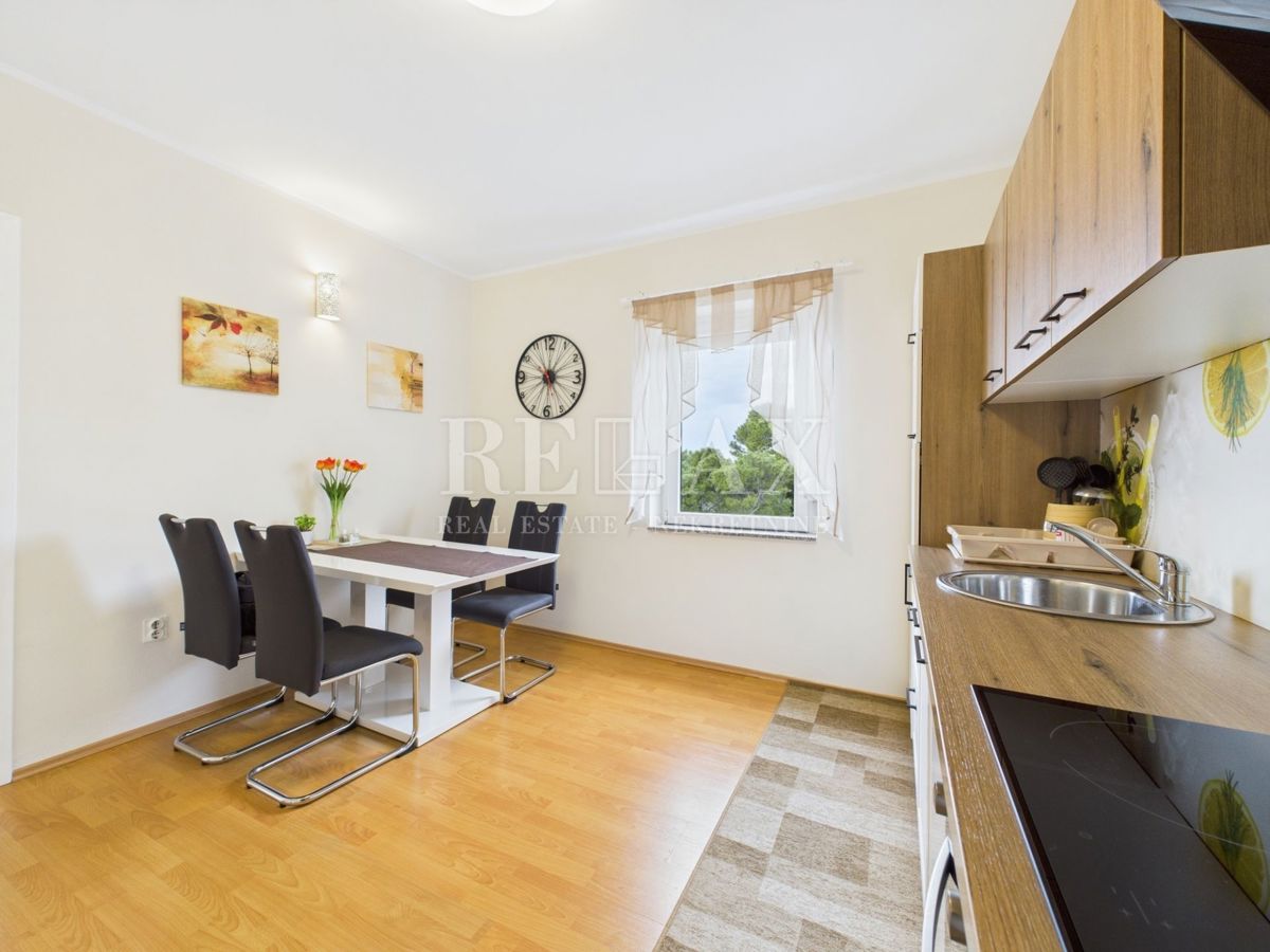 Crikvenica - prenovljen apartma, 100 m od morja