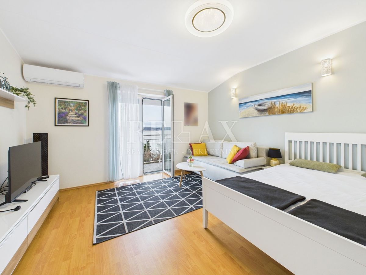 Crikvenica - prenovljen apartma, 100 m od morja