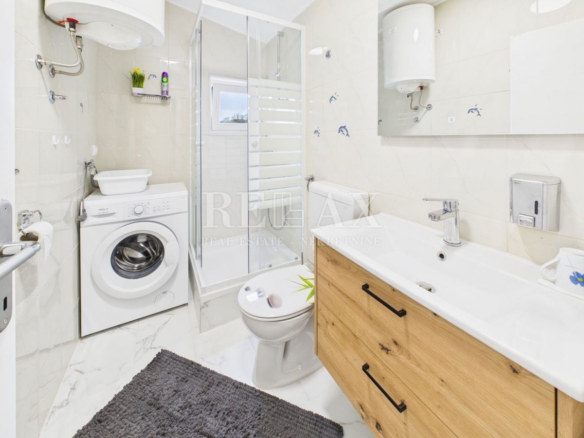 Crikvenica - prenovljen apartma, 100 m od morja