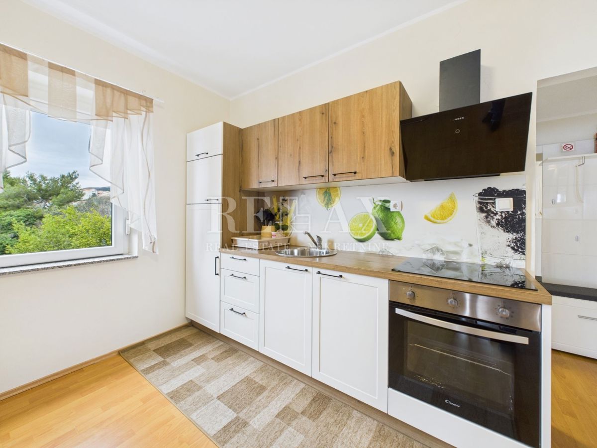 Crikvenica - prenovljen apartma, 100 m od morja