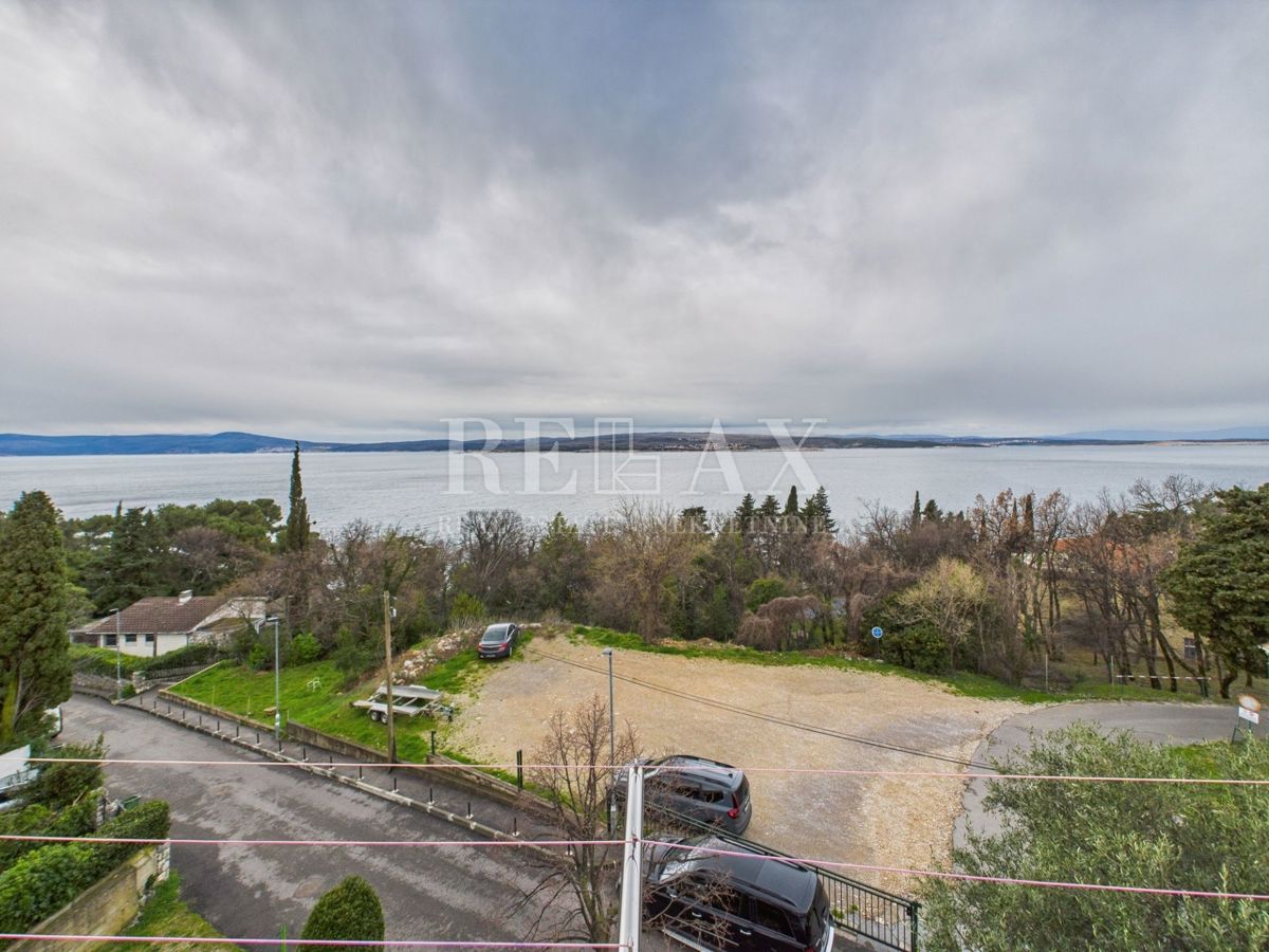 Crikvenica - prenovljen apartma, 100 m od morja