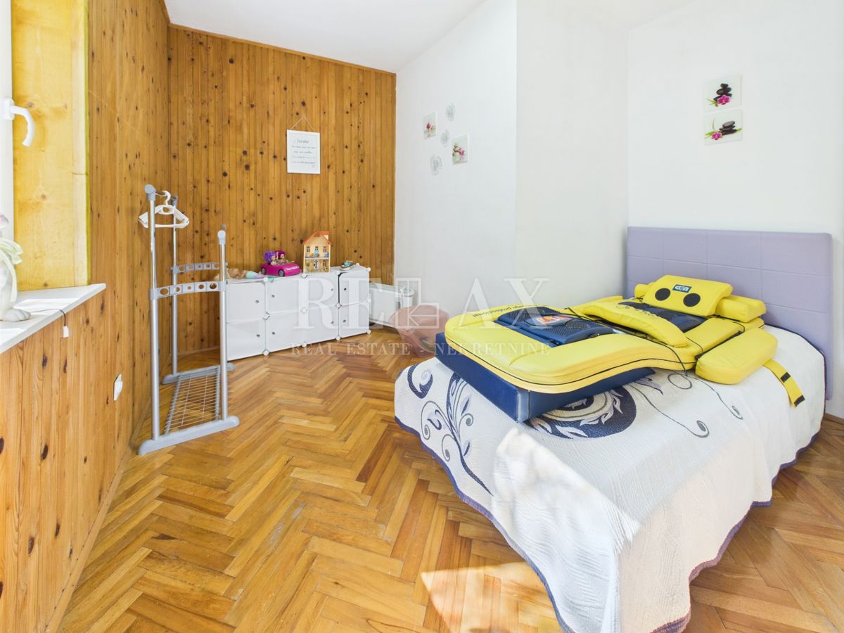 Volarice, Senj - enonadstropna hiša z velikim vrtom