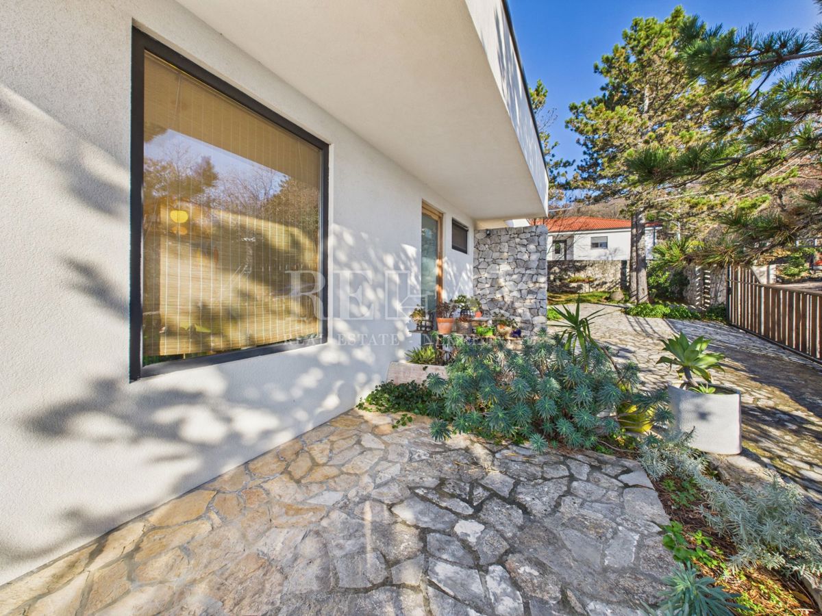 Kostrena - vila z bazenom in pogledom na morje