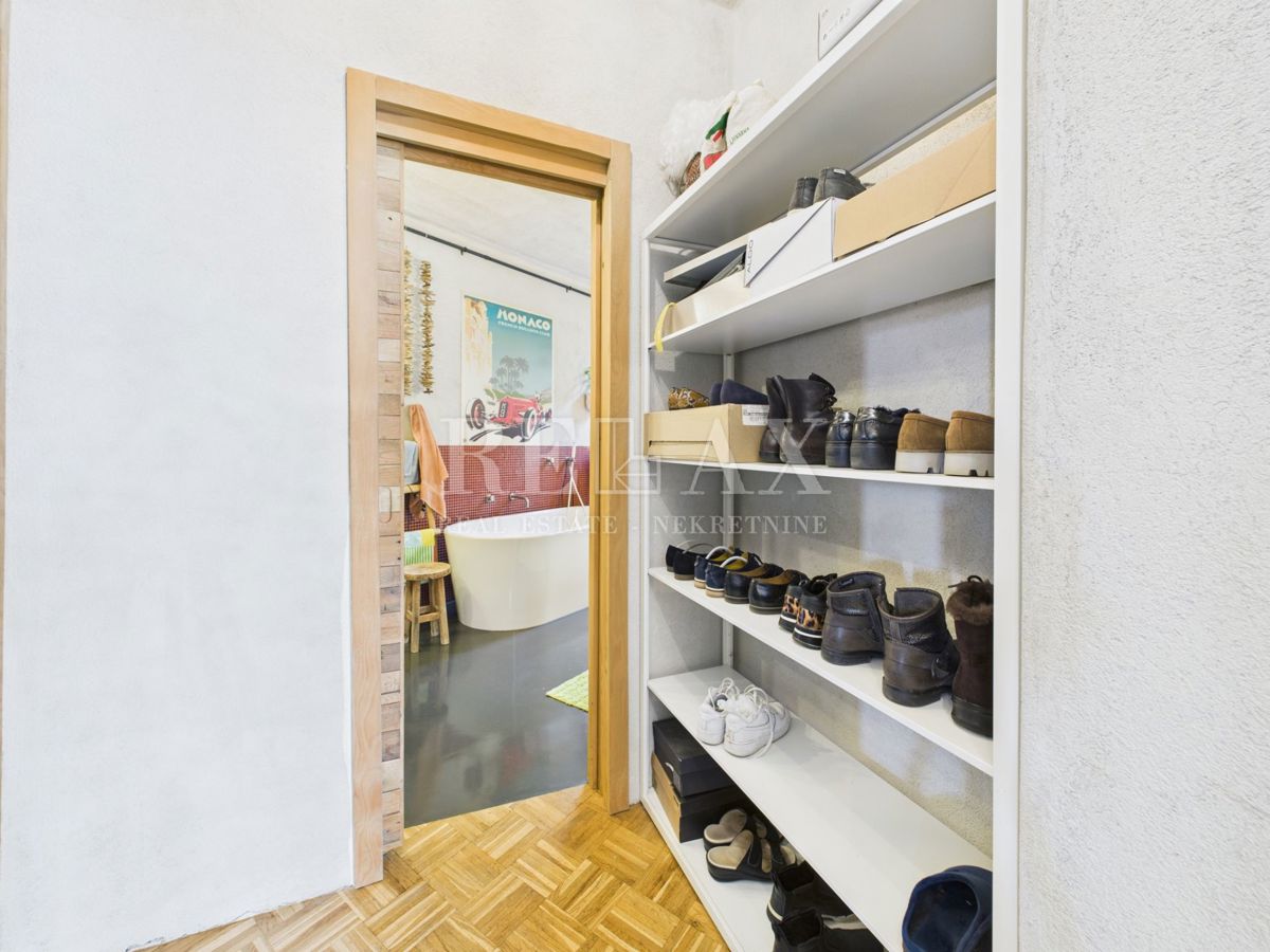 Kostrena - vila z bazenom in pogledom na morje