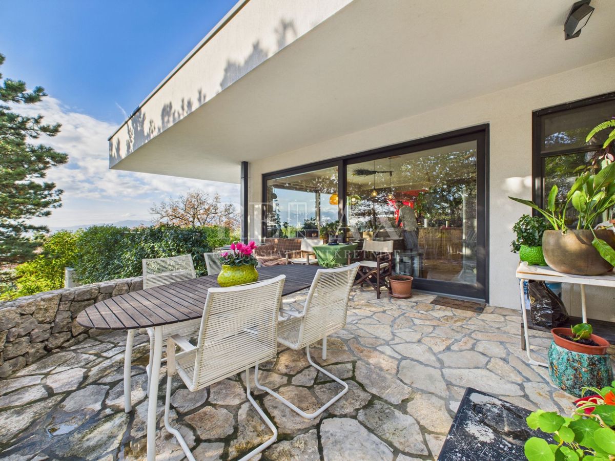 Kostrena - vila z bazenom in pogledom na morje