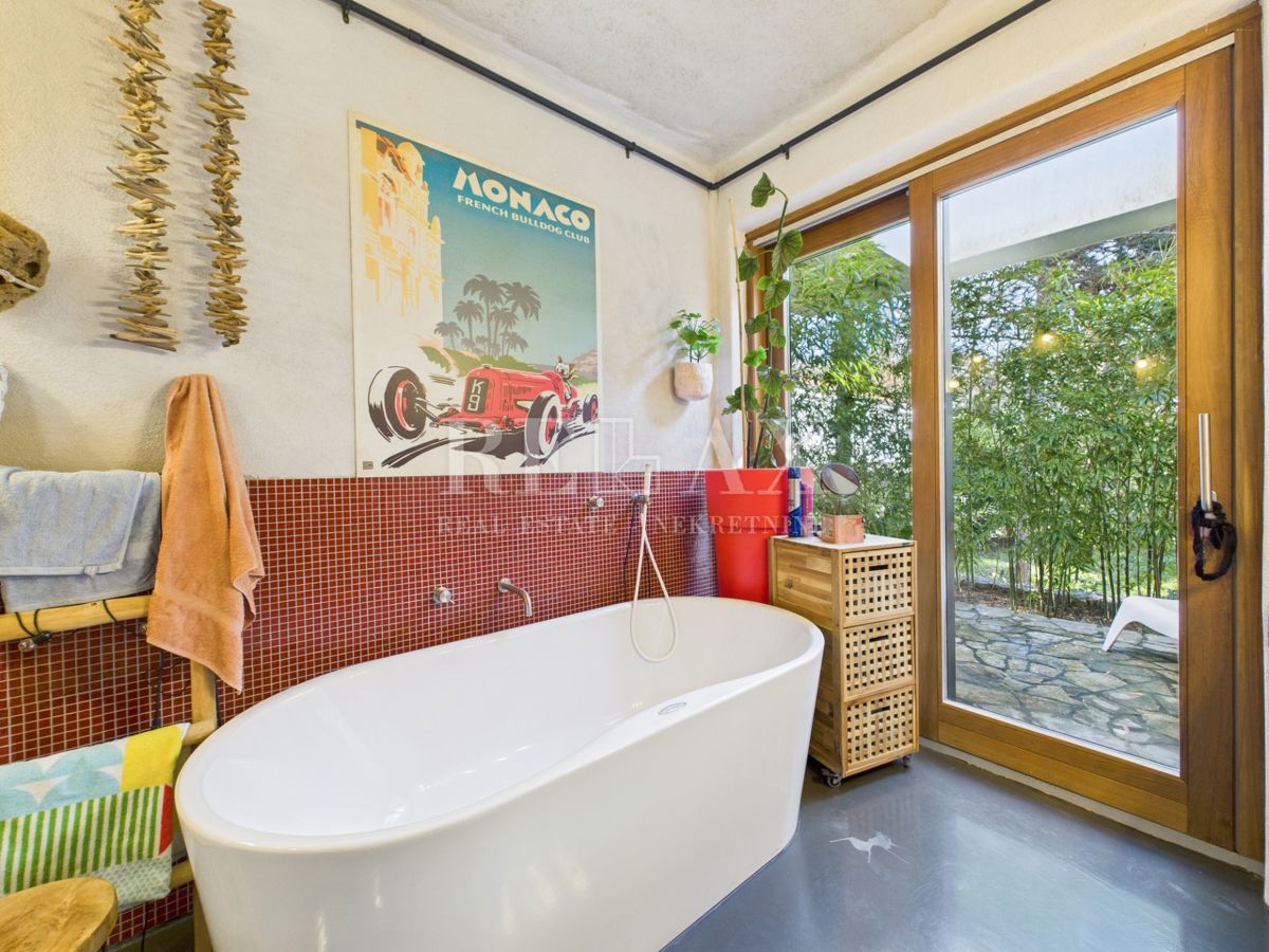 Kostrena - vila z bazenom in pogledom na morje