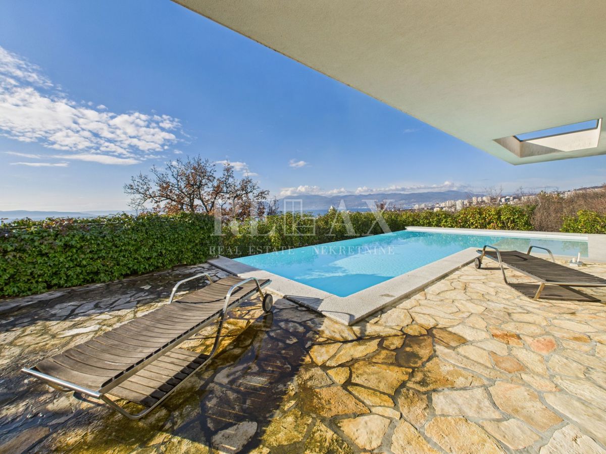 Kostrena - vila z bazenom in pogledom na morje