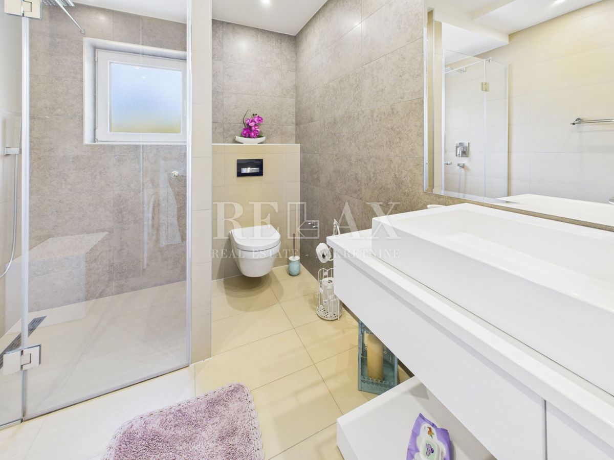 Klenovica - vila z bazenom