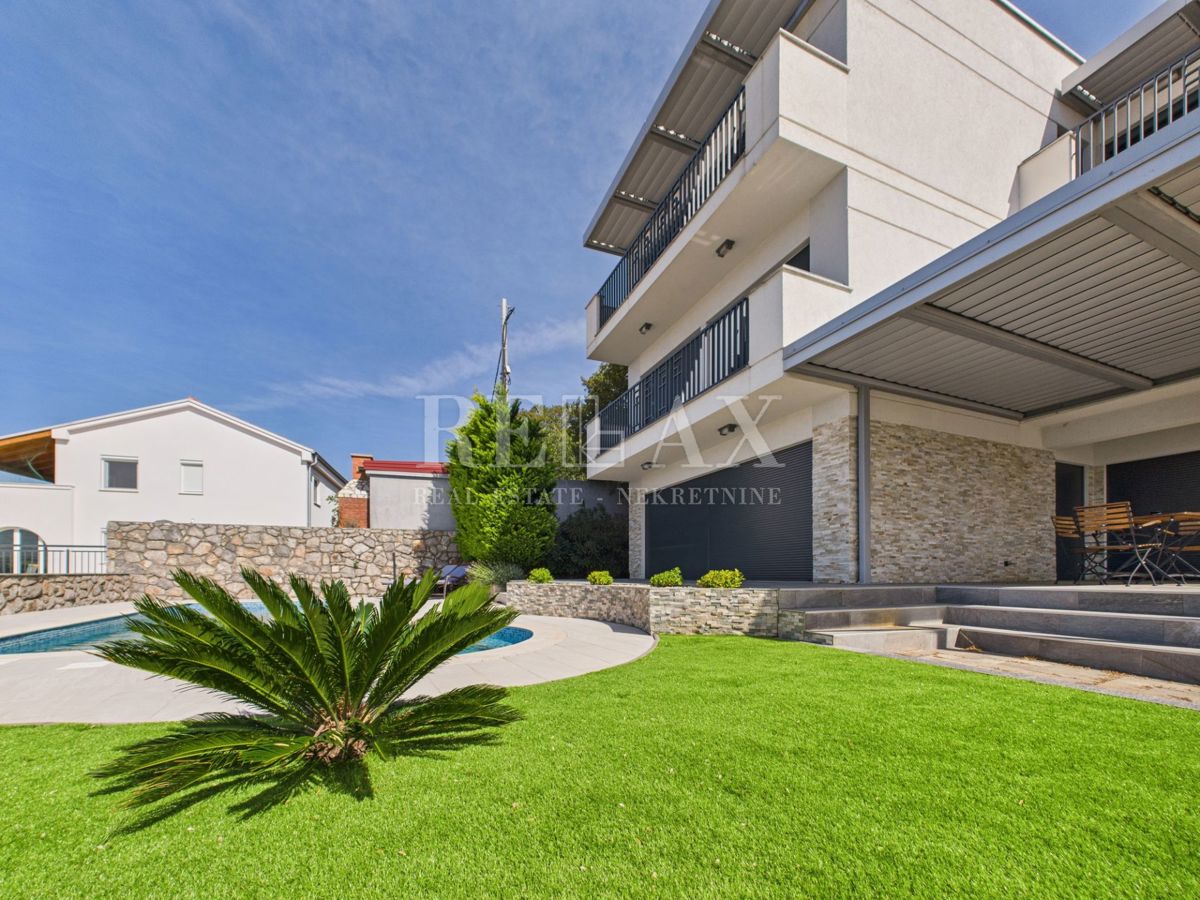 Klenovica - vila z bazenom