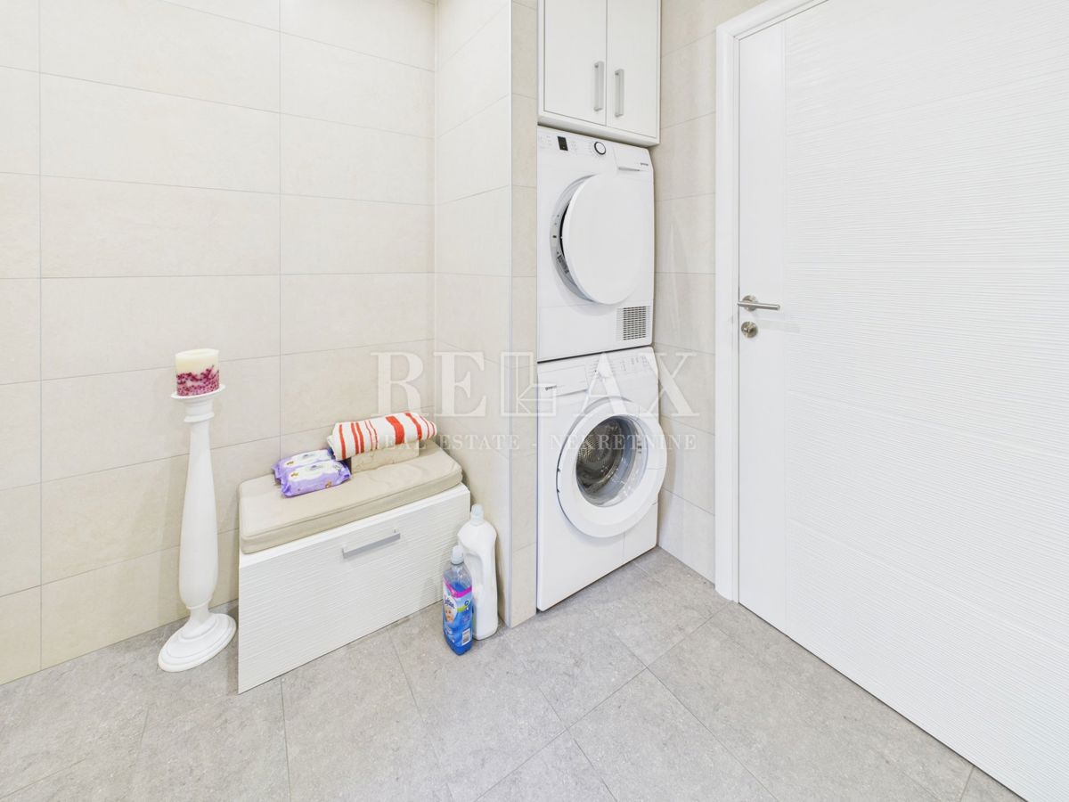 Klenovica - vila z bazenom