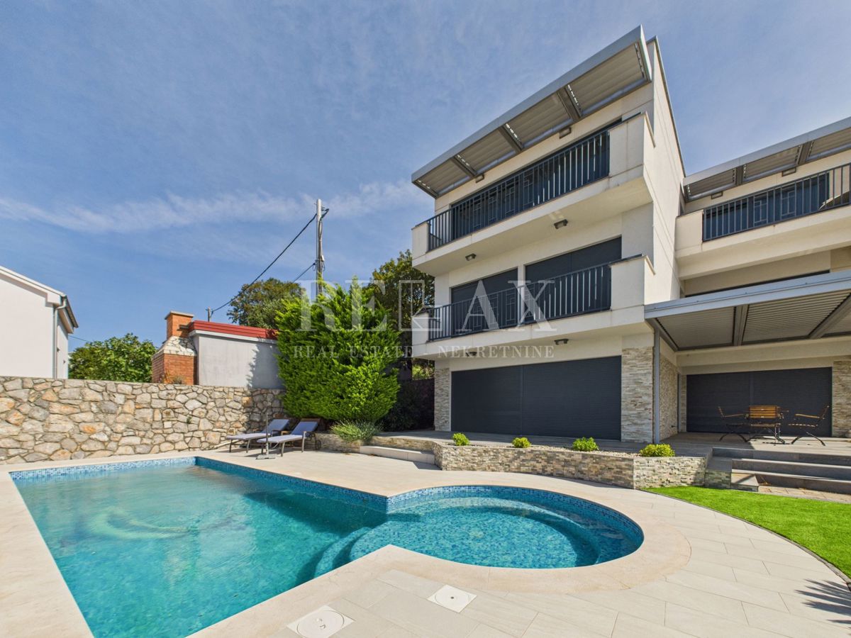 Klenovica - vila z bazenom