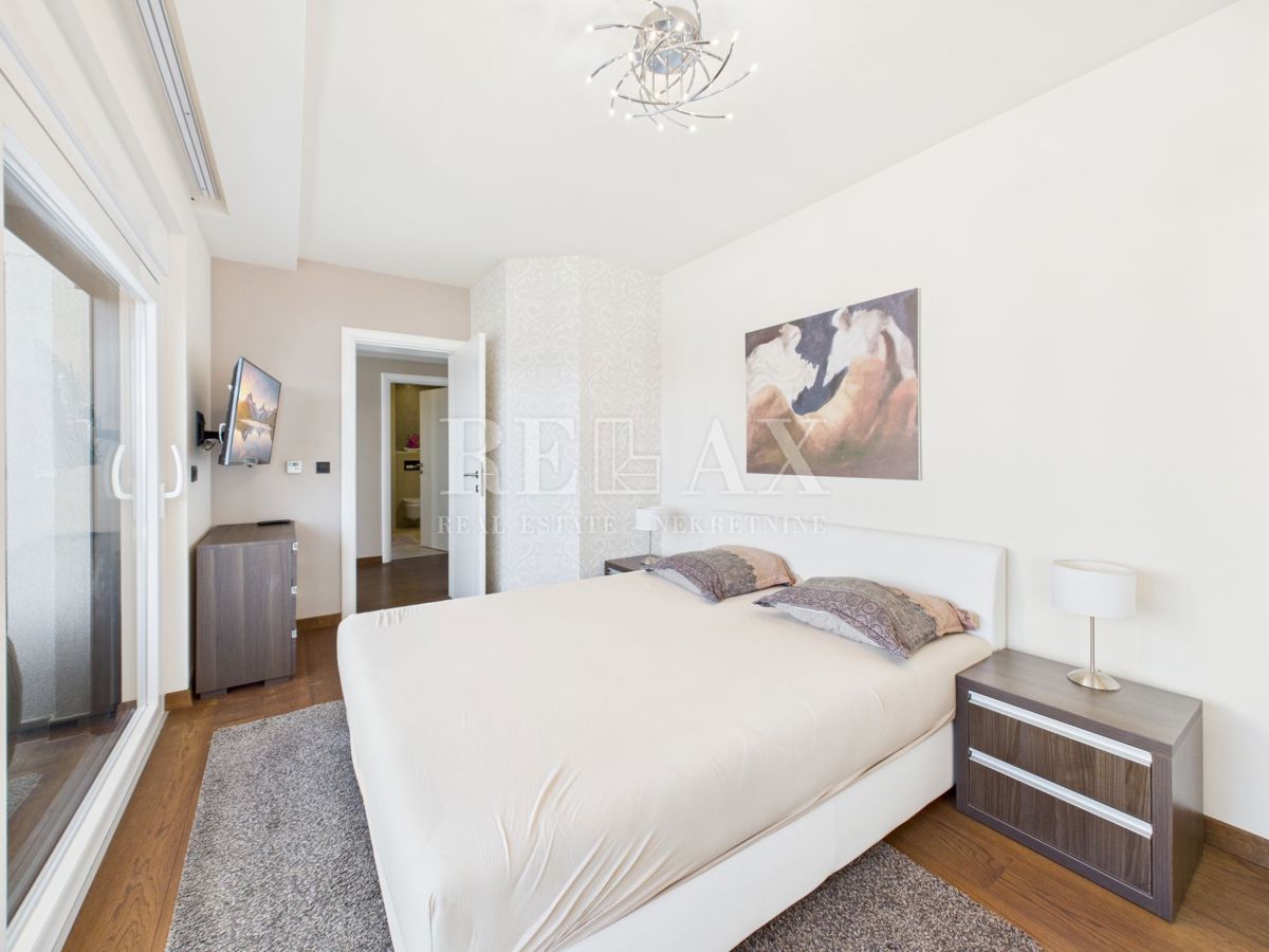 Klenovica - vila z bazenom