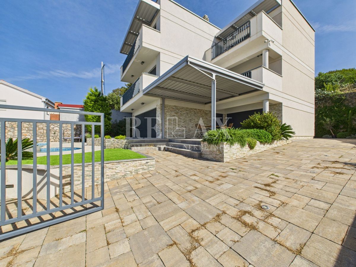 Klenovica - vila z bazenom