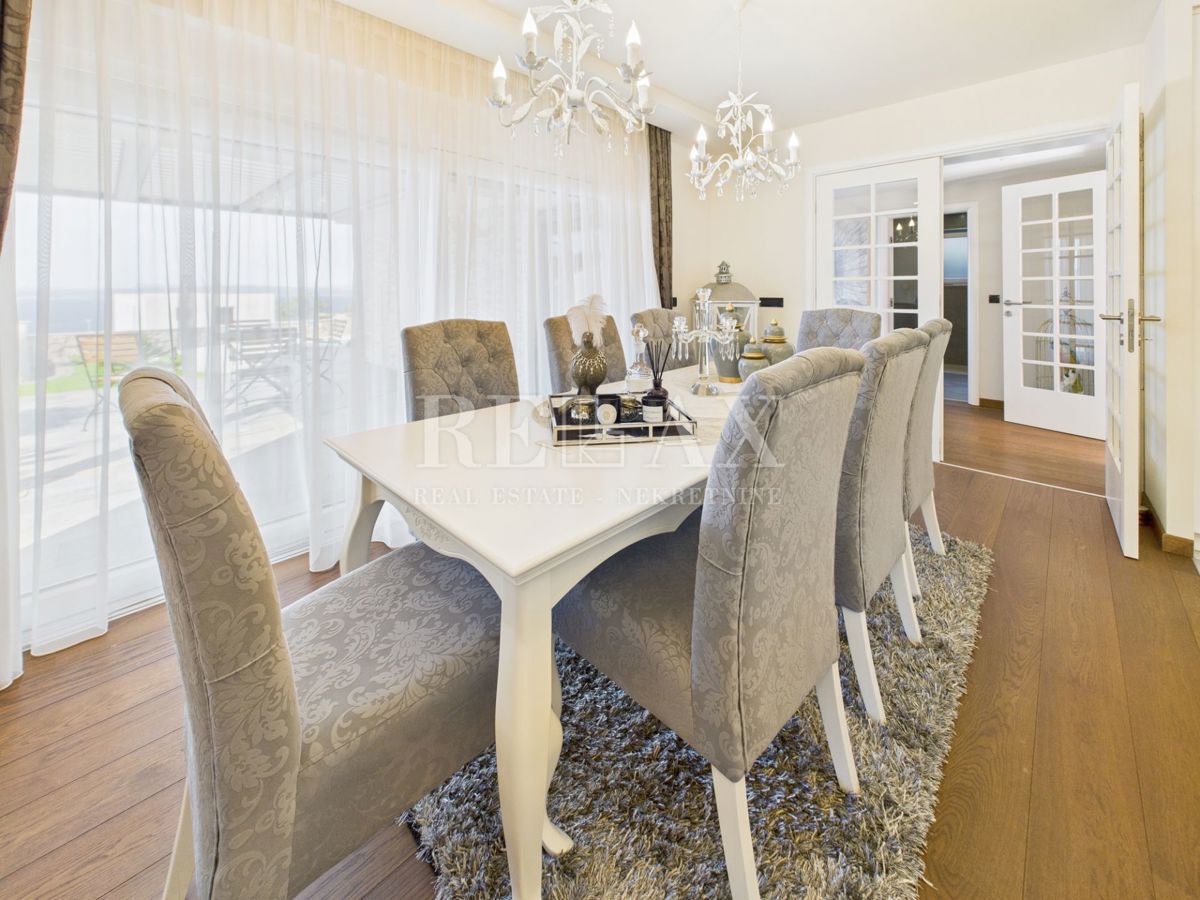 Klenovica - vila z bazenom