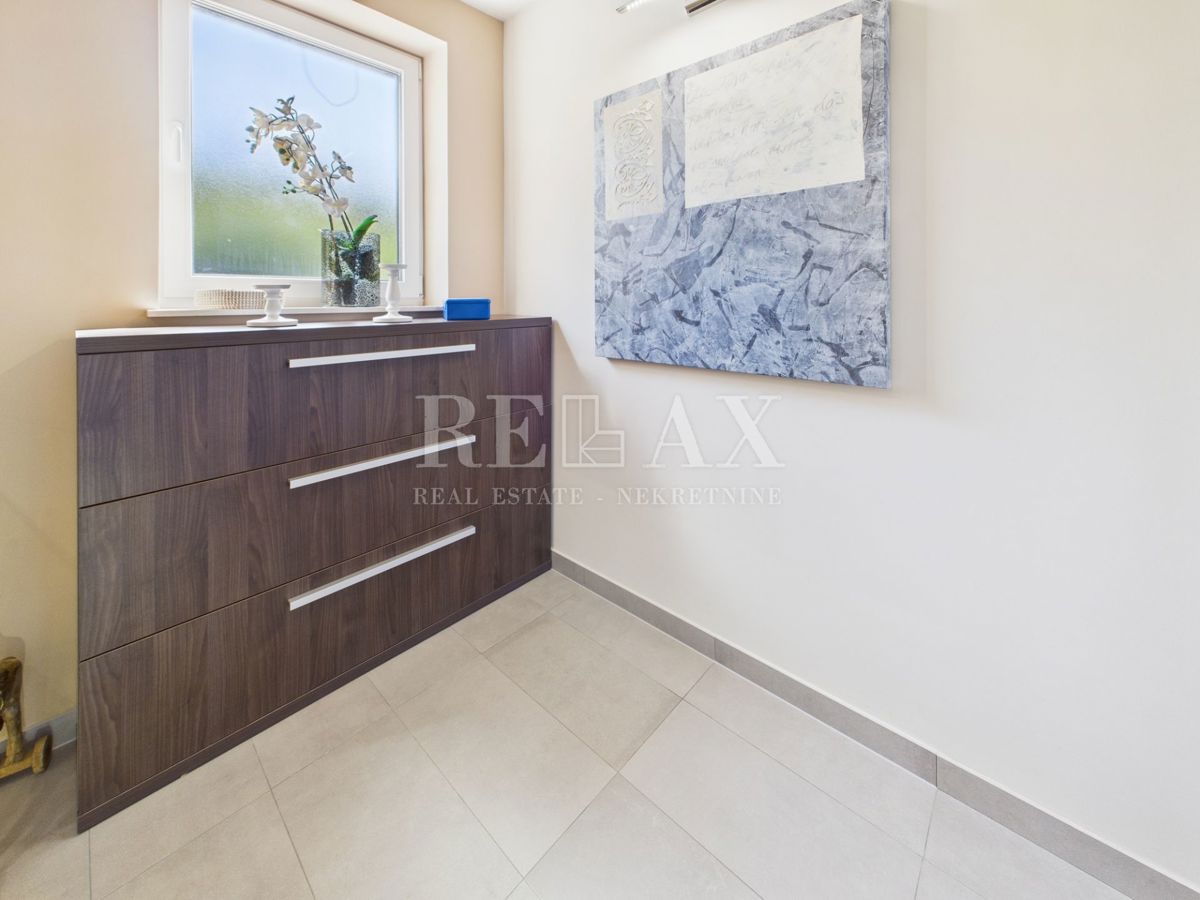 Klenovica - vila z bazenom