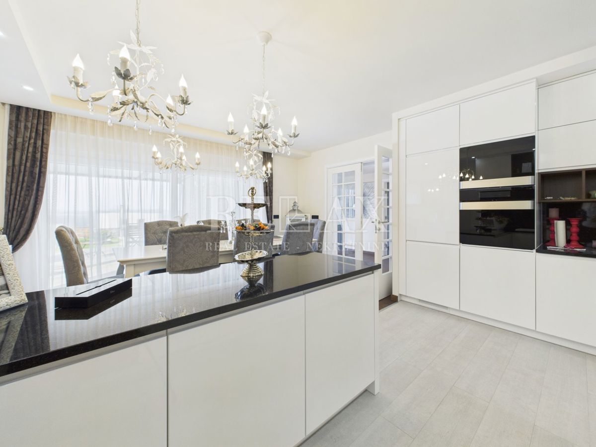 Klenovica - vila z bazenom