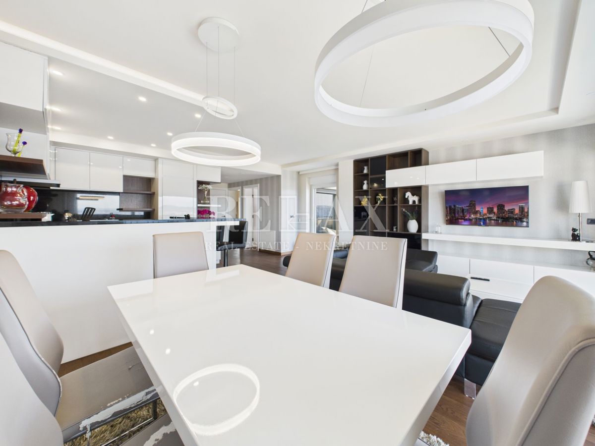 Klenovica - vila z bazenom