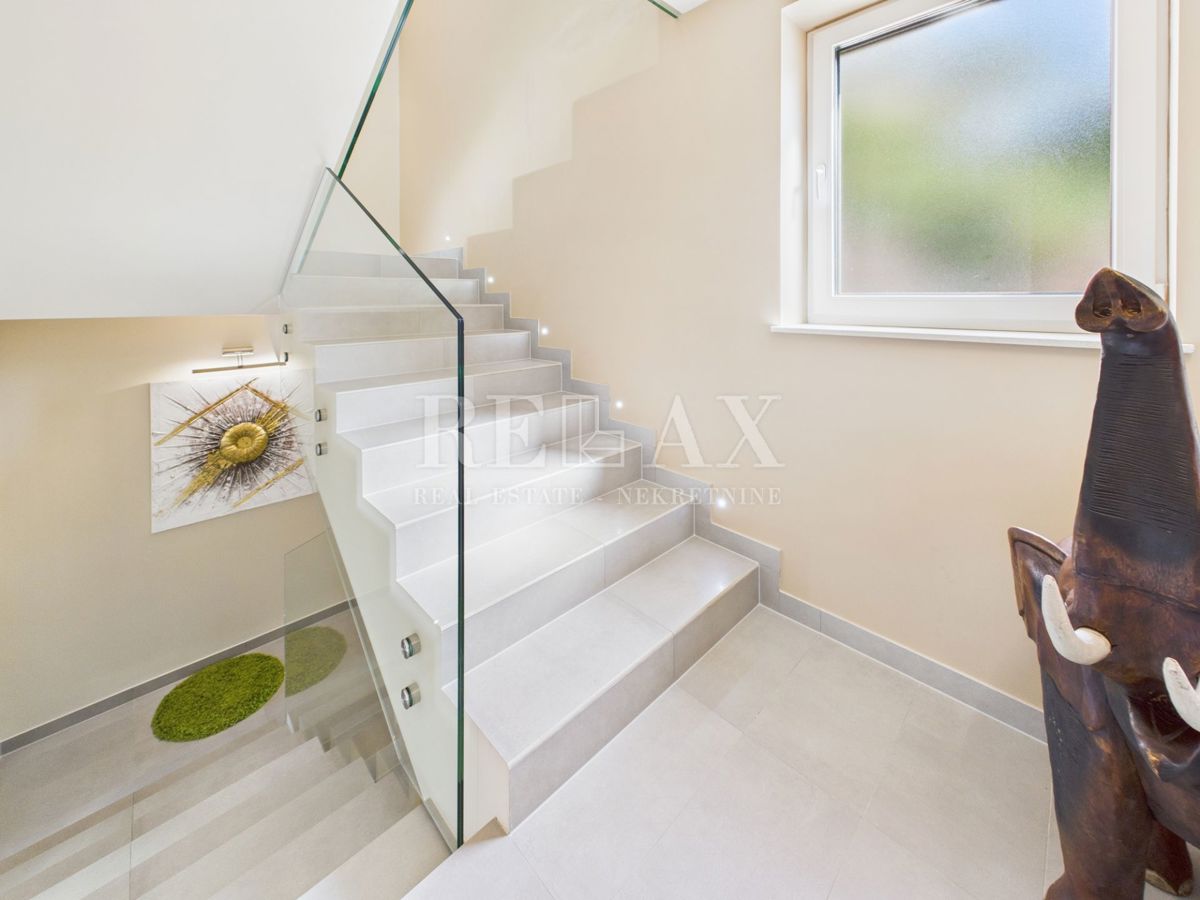 Klenovica - vila z bazenom