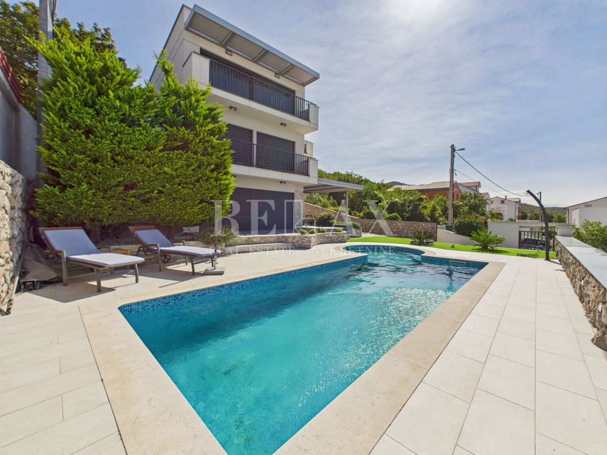 Klenovica - vila z bazenom