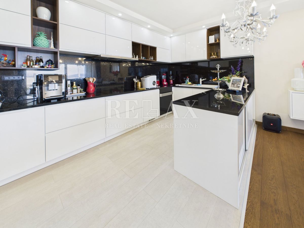 Klenovica - vila z bazenom