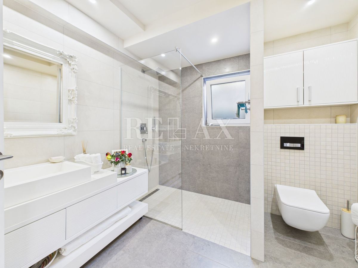 Klenovica - vila z bazenom